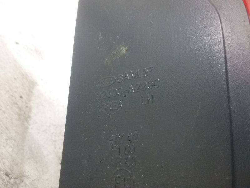 Фонарь задний внутренний левый