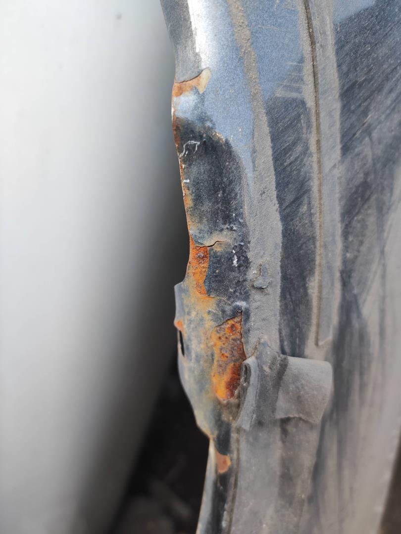 Крыло переднее левое