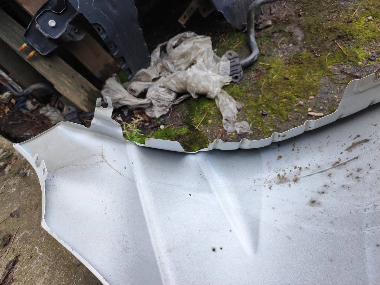 Крыло переднее правое