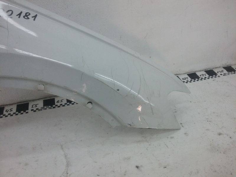 Крыло переднее правое