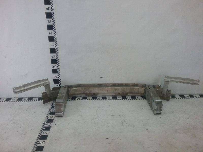 Усилитель переднего бампера