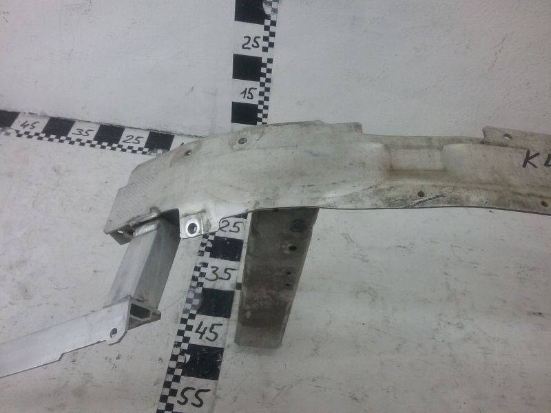 Усилитель переднего бампера