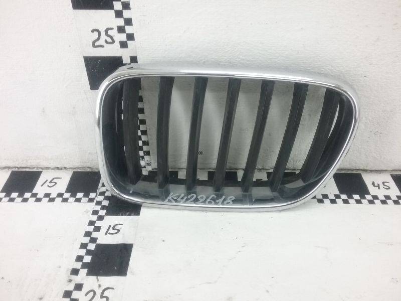 Решетка радиатора левая