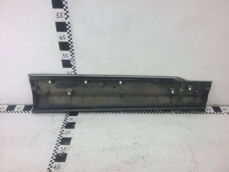 Накладка двери передней левой