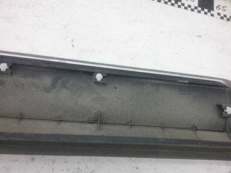 Накладка двери передней левой