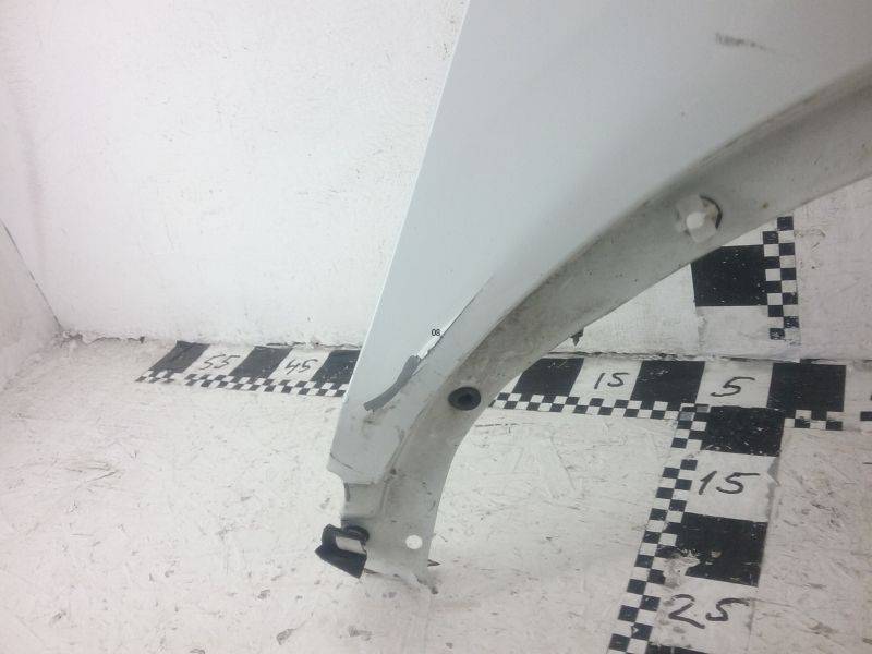 Крыло переднее правое