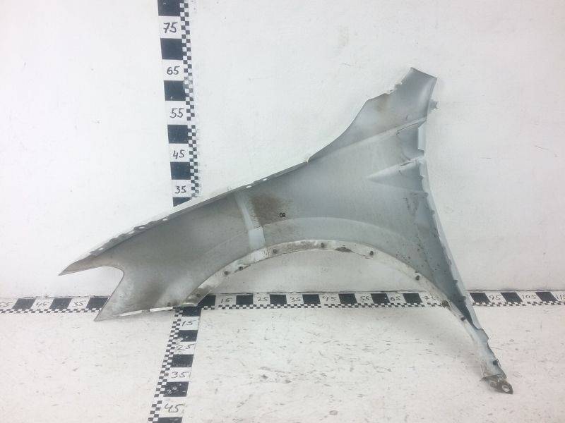 Крыло переднее правое