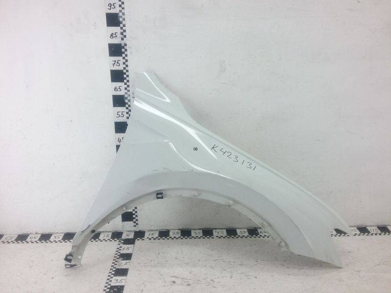 Крыло переднее правое