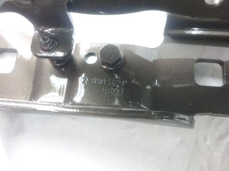 Петля капота левая