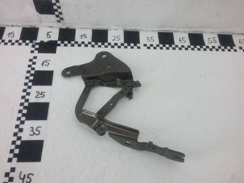 Петля капота левая