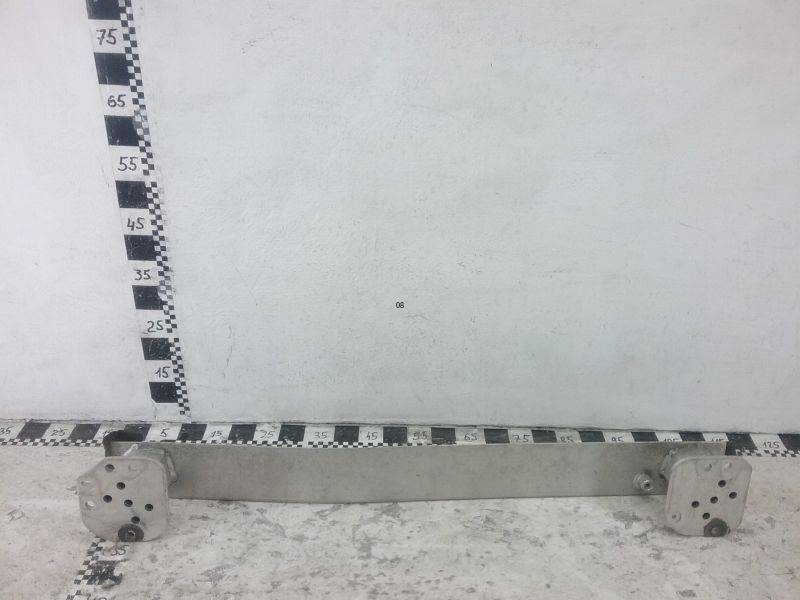 Усилитель переднего бампера