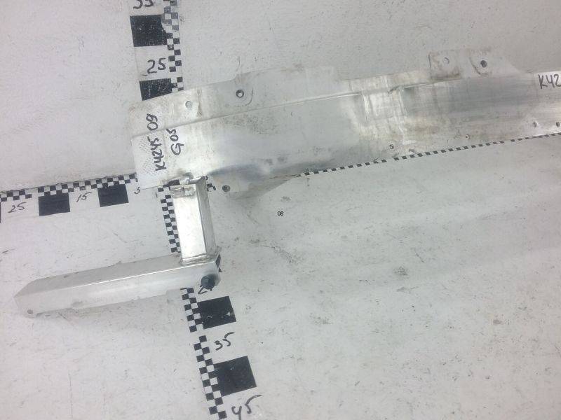 Усилитель переднего бампера