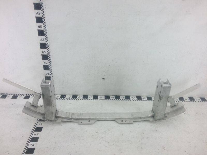 Усилитель переднего бампера