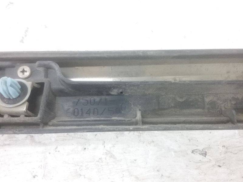 Накладка двери передней правой