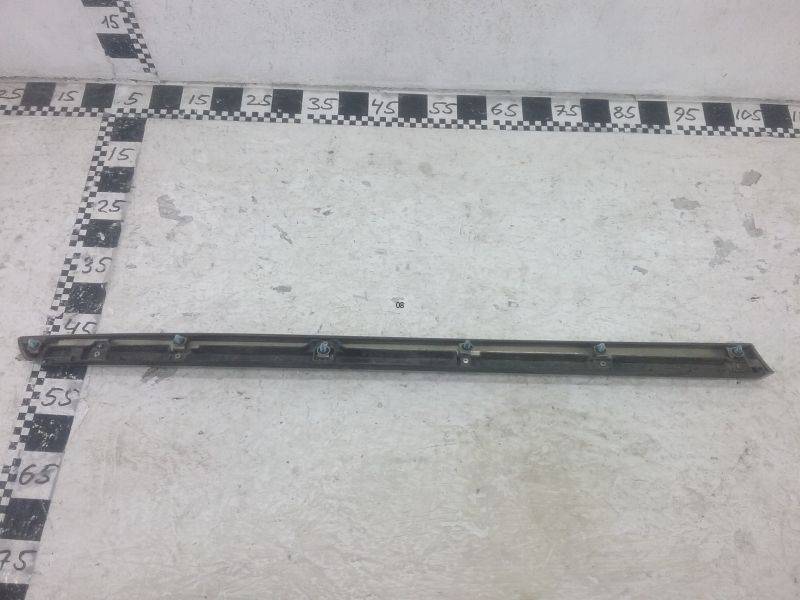 Накладка двери передней правой