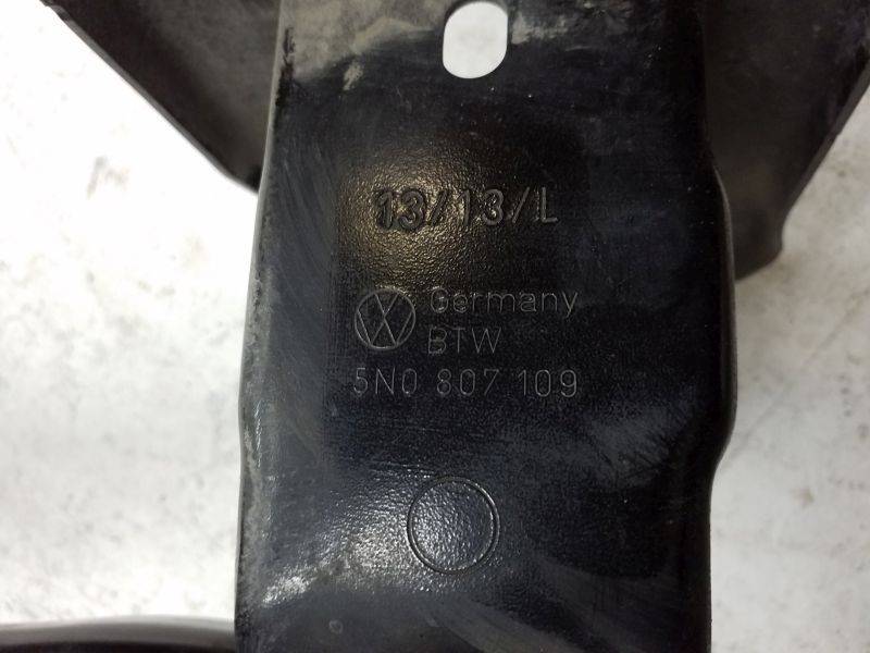 Усилитель переднего бампера