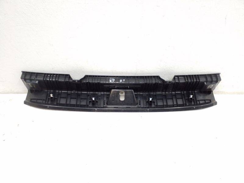 Кожух замка багажника