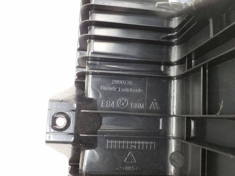 Кожух замка багажника