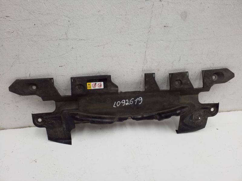 Кожух замка капота