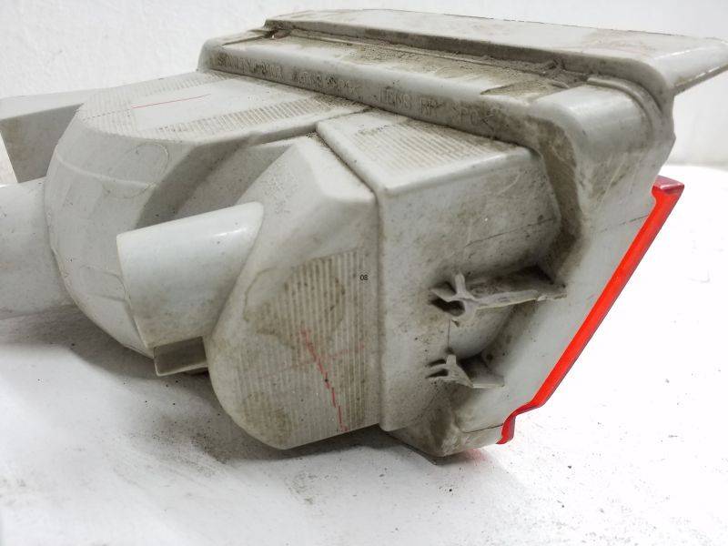 Фонарь задний в бампер правый