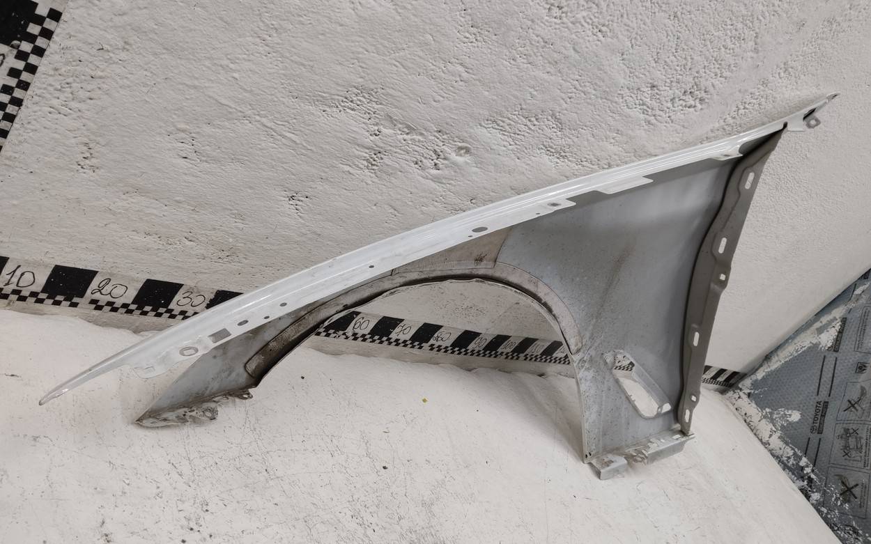 Крыло переднее правое