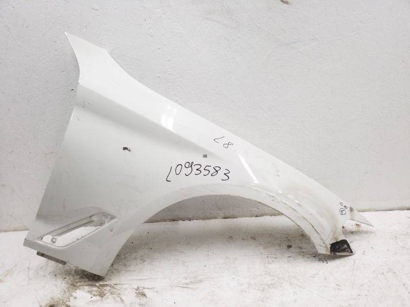 Крыло переднее правое