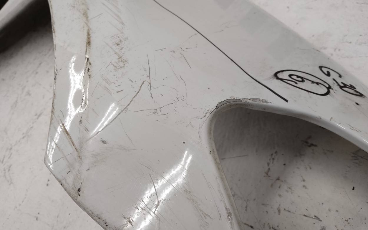 Крыло переднее правое