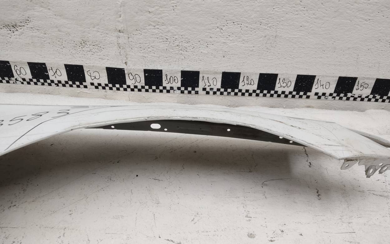 Крыло переднее правое