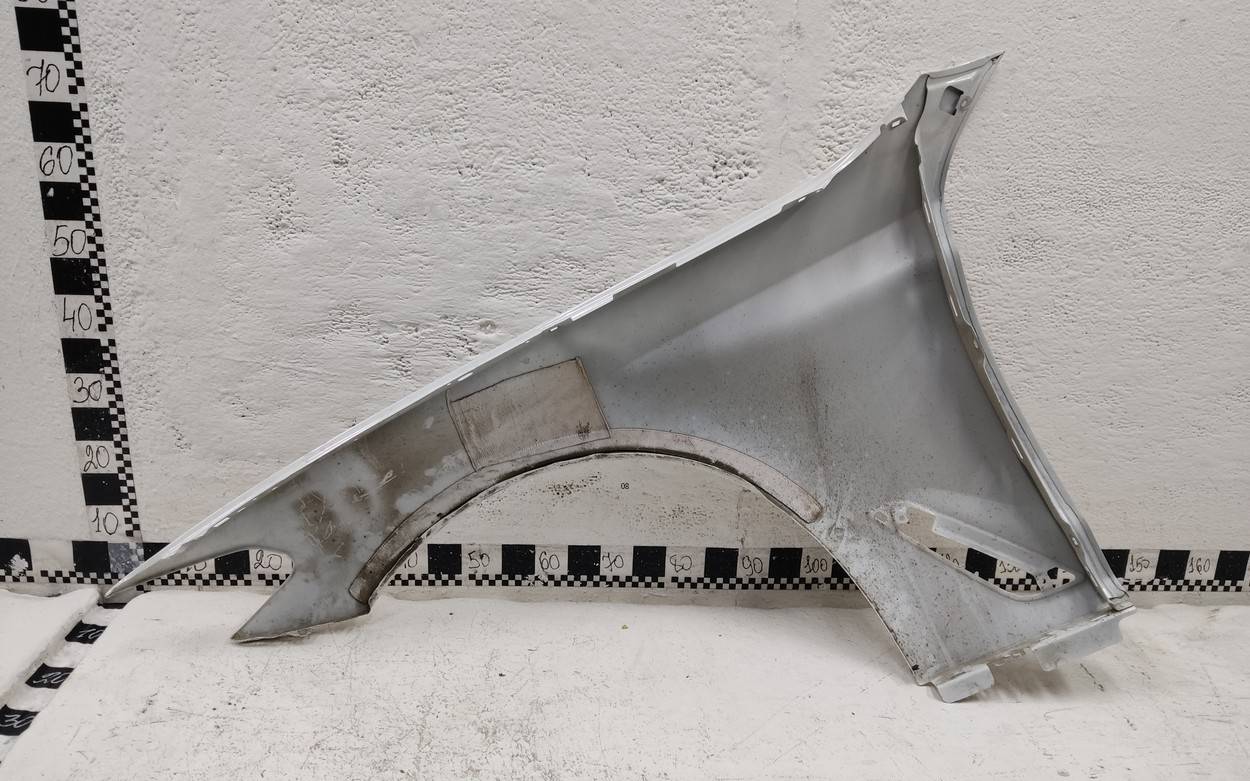 Крыло переднее правое