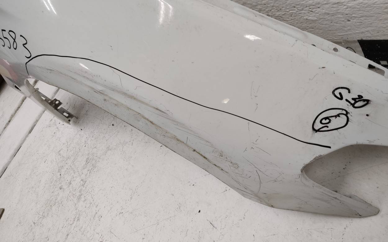 Крыло переднее правое