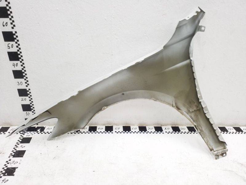 Крыло переднее правое