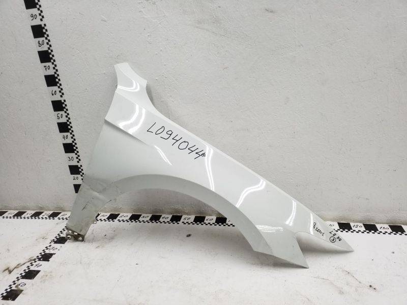 Крыло переднее правое