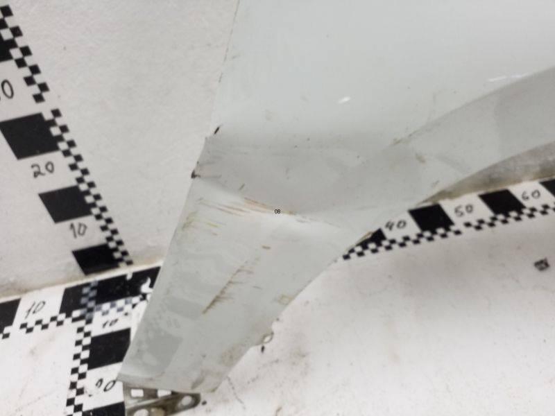 Крыло переднее правое