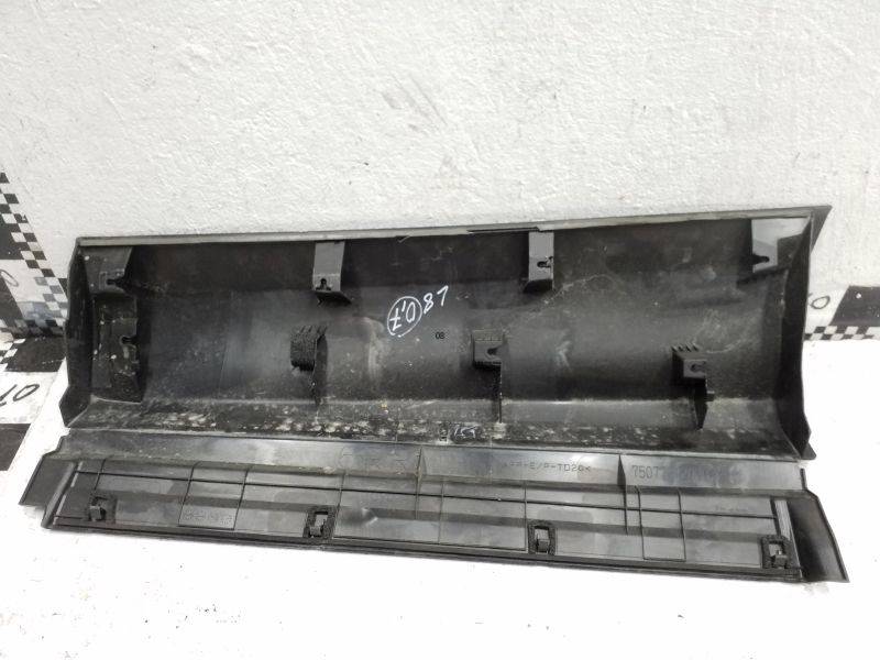 Накладка двери задней правой