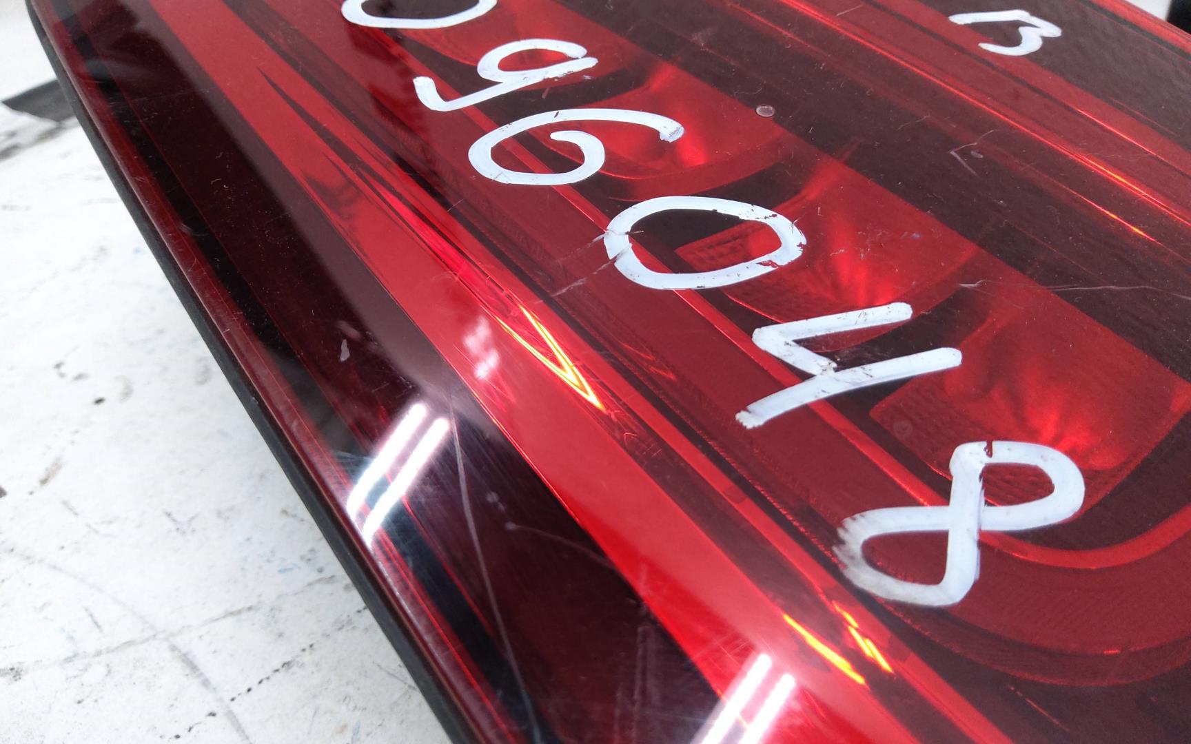 Фонарь задний внутренний правый