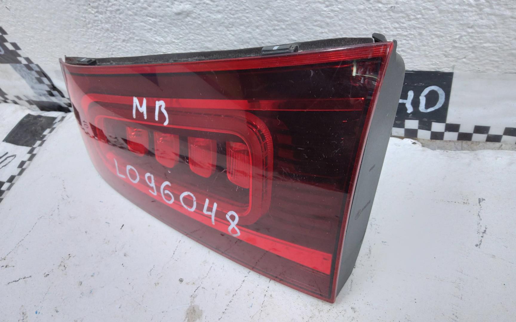 Фонарь задний внутренний правый