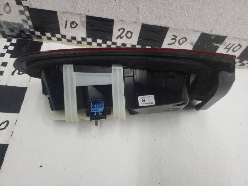 Фонарь задний внутренний правый