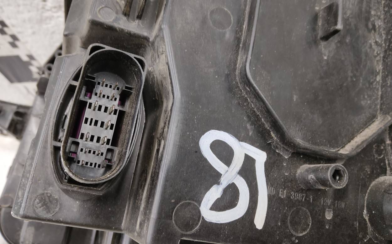 Фара правая