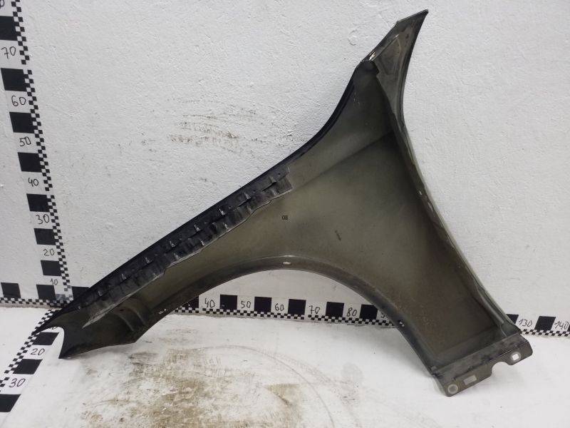 Крыло переднее правое