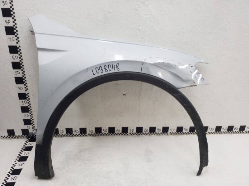 Крыло переднее правое