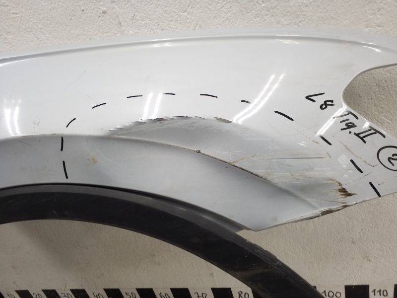 Крыло переднее правое