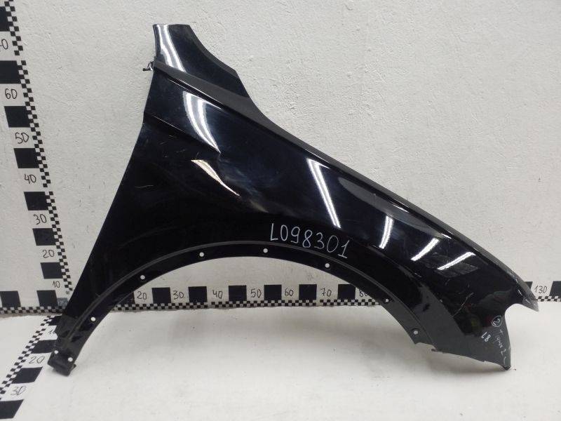 Крыло переднее правое