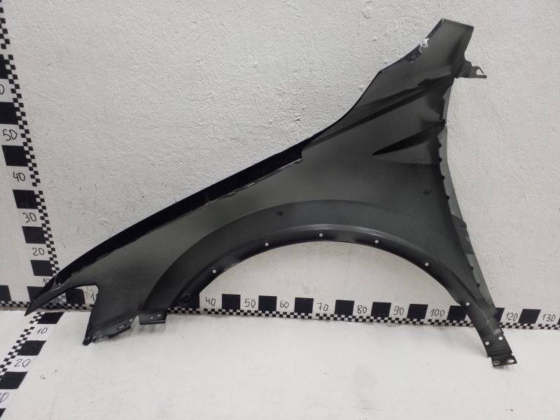 Крыло переднее правое