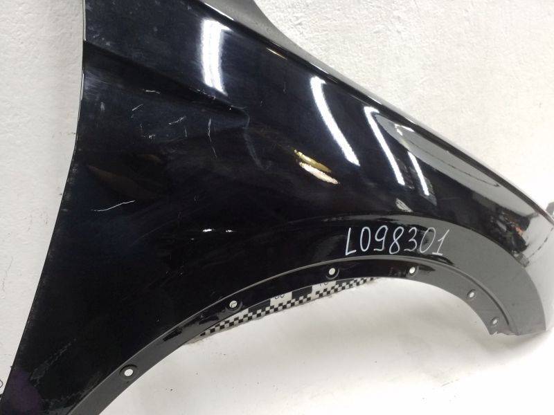 Крыло переднее правое