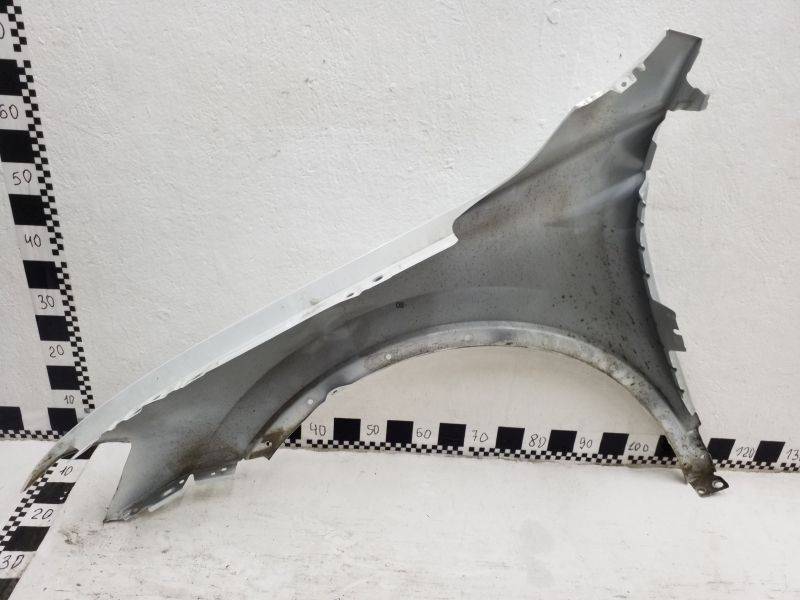 Крыло переднее правое