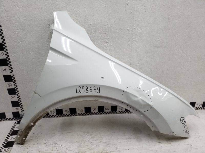 Крыло переднее правое