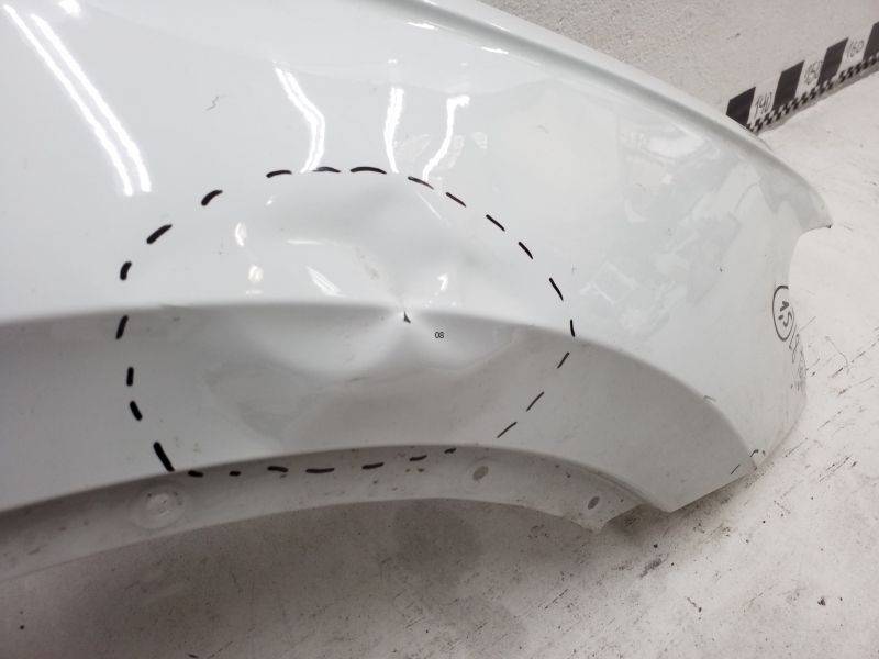 Крыло переднее правое