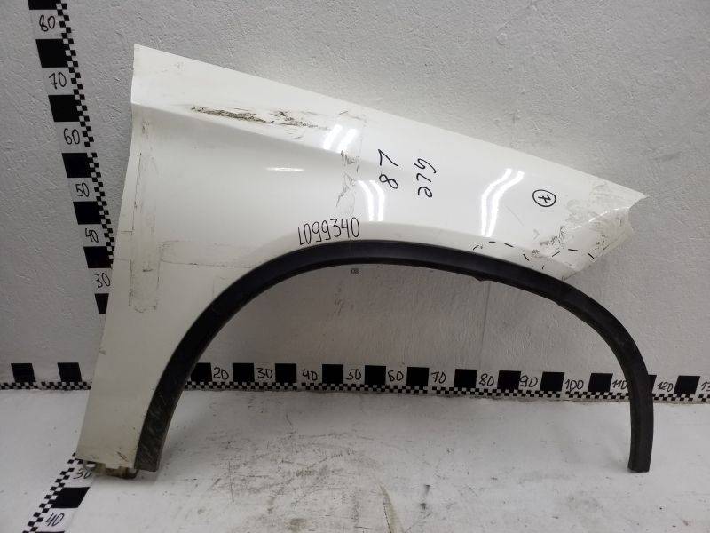 Крыло переднее правое