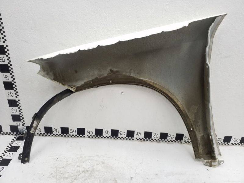 Крыло переднее правое