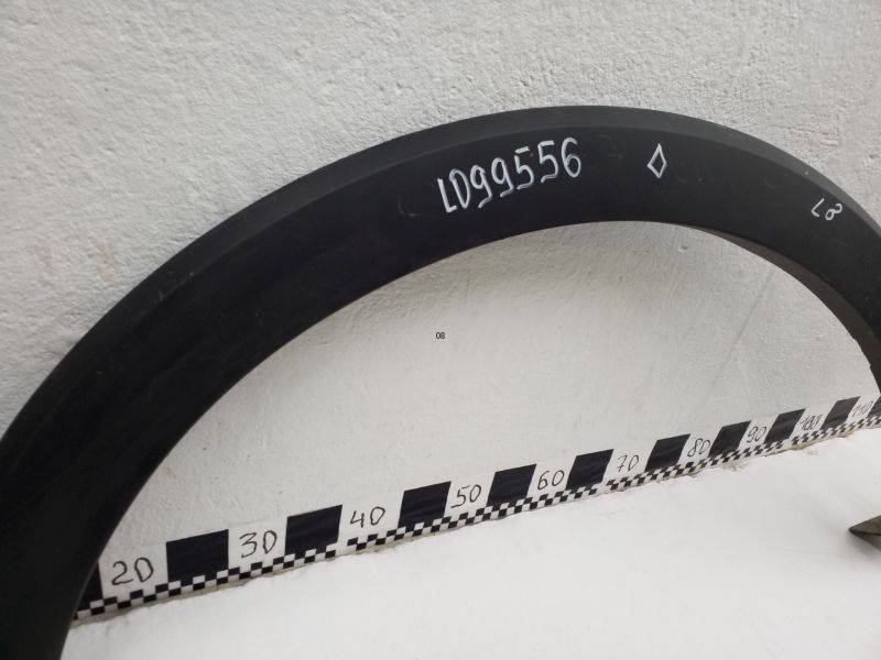 Накладка переднего крыла левого